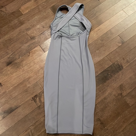 Grey size 6 Lululemon picnic play dress excellent condition. - Picture 2 of 4